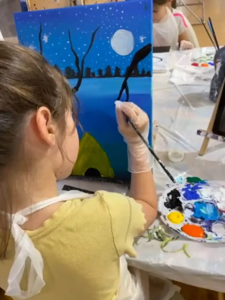 Kids acrylic painting class in Dubai